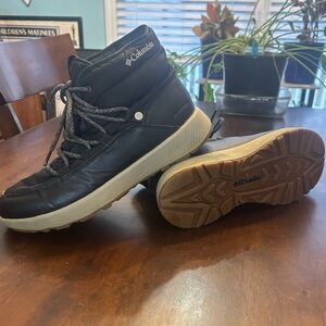 Columbia Women’s Slopeside Village Omni-Heat Mid Boots Size 10